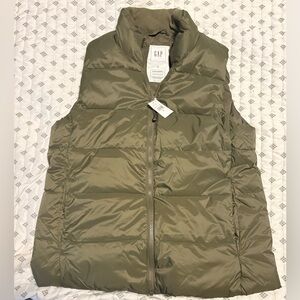 NWT GAP Women’s Water-Resistant Quilted Puffer Vest SMALL
